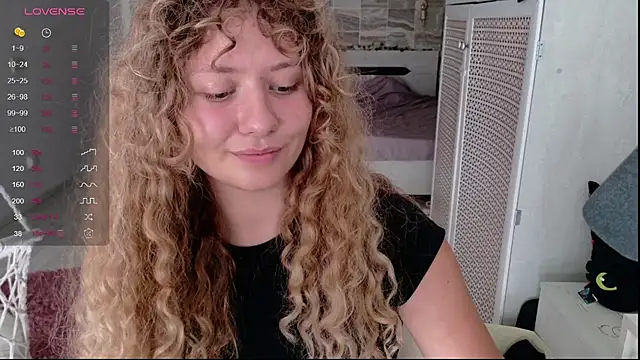 Milounee live cam on StripChat