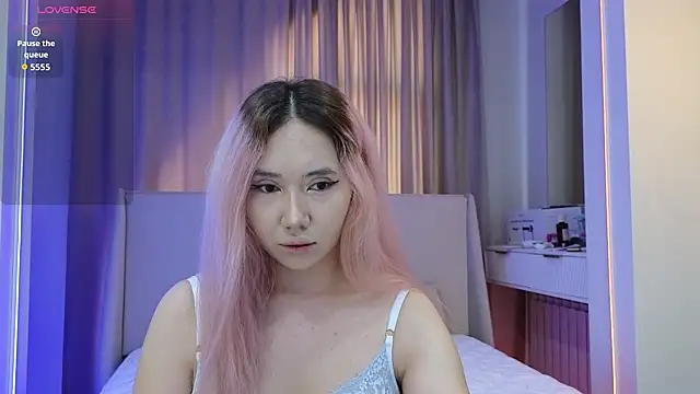 MochiMagic live cam on StripChat