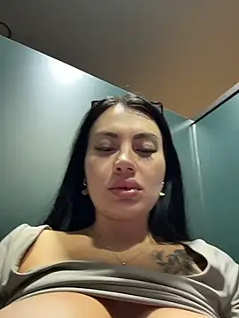 Wet__Bunny live cam on StripChat