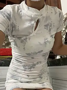NINA2102 live cam on StripChat