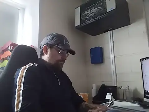 Otis_Firefly live cam on StripChat