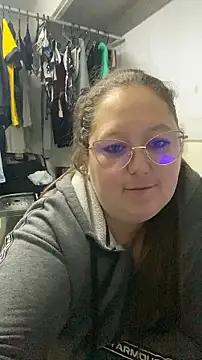 Chloee_Peach live cam on StripChat