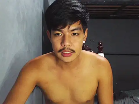 Dylannn_30 live cam on StripChat