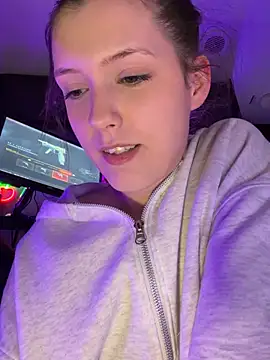 Lilactease live cam on StripChat