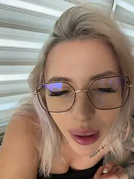 IveySin live cam on StripChat