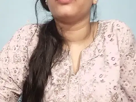 Adhiti_1 live cam on StripChat