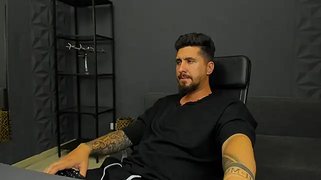LoganStroud live sex cam