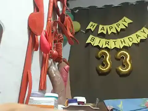 30cmHORSECOCKSELFSUCKER live cam on StripChat