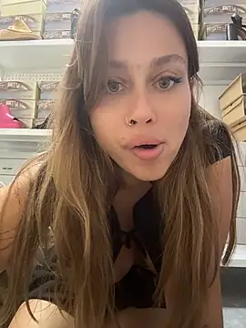 Jucie_Boom live sex cam