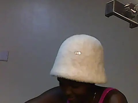 shypretty live cam on StripChat