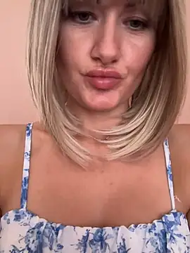 LunaFoxs live cam on StripChat