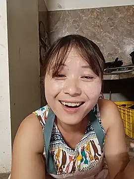 Linda-yiyi live cam on StripChat