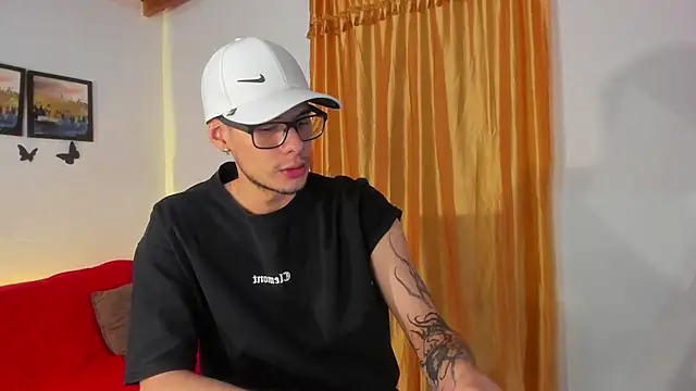 Vlad__night live cam on StripChat