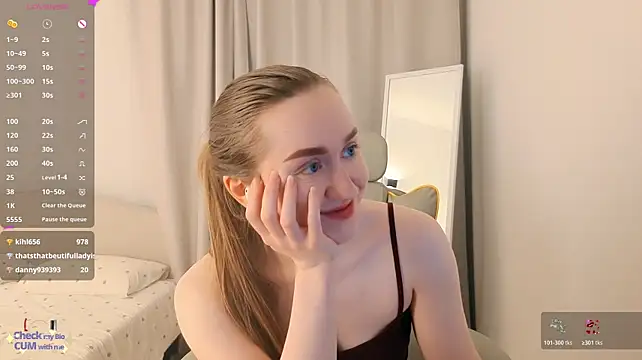 mowalova live cam on StripChat