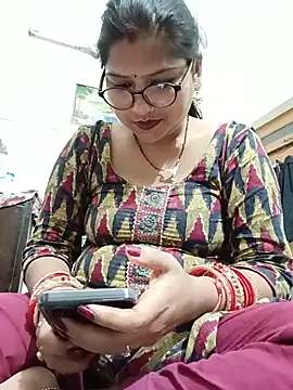 Heyy_Anshi live cam on StripChat