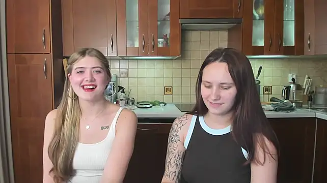 HotCaramellsTV live sex cam