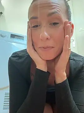 lola_tentatiion live cam on StripChat