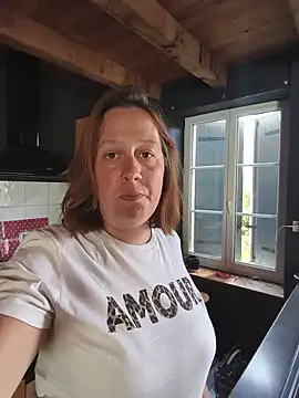 zelda252 live cam on StripChat