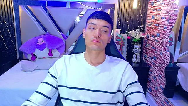 Aron_Darkx live cam on StripChat
