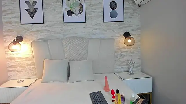 Roseemilf_ live cam on StripChat