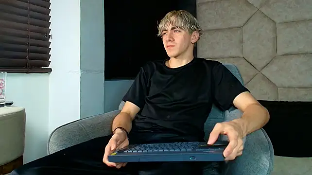 Tyler_Mcrey live sex cam