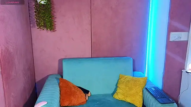 AdharaWo live cam on StripChat