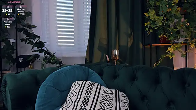 InesPiek live sex cam