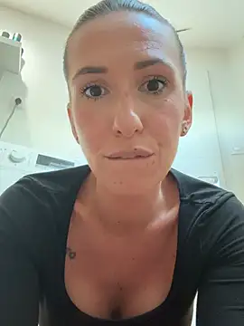 lola_tentatiion live sex cam