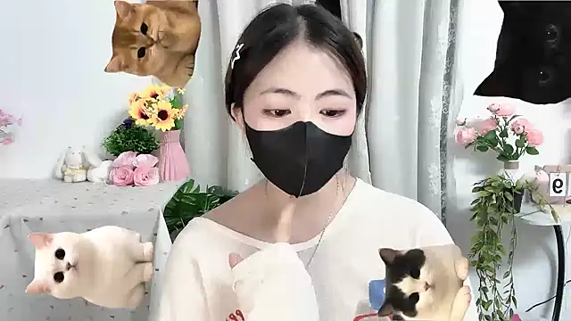 MIJ-Uwuu live cam on StripChat