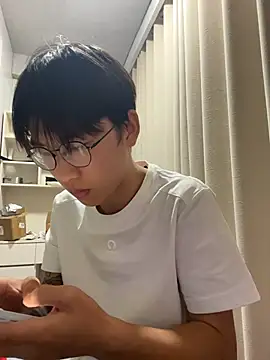 xiaoshuai2660 live cam on StripChat