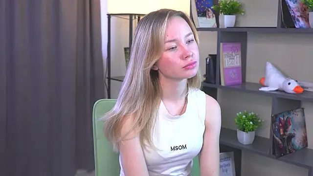 DaineSanon live cam on StripChat