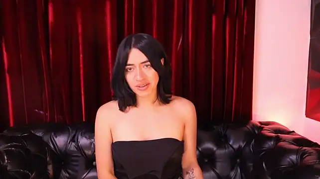 KasiaNoir_ live cam on StripChat