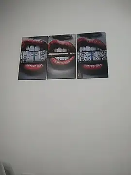 downsonMia live cam on StripChat