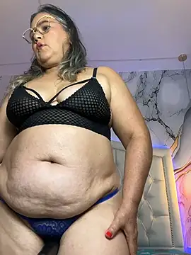 Lucy_Milf_474 live cam on StripChat