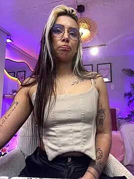 la_monitora live cam on StripChat