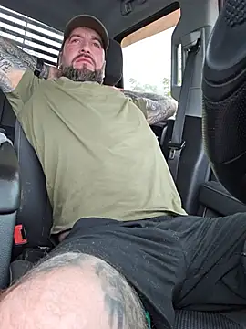 Beardedtattood live cam on StripChat