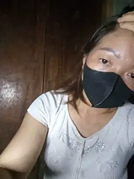 Bling-pusy live cam on StripChat