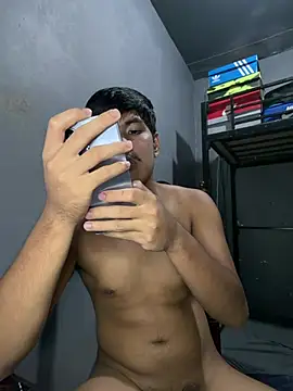 Dylannn_30 live cam on StripChat