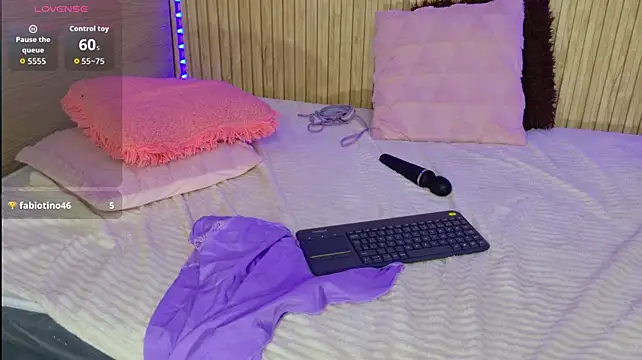 Moonceleste live cam on StripChat