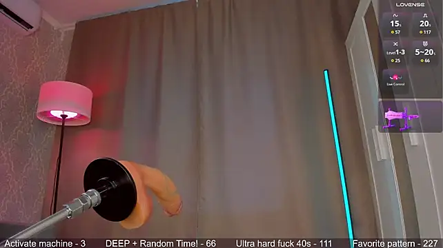 Juicy_Vikki live sex cam