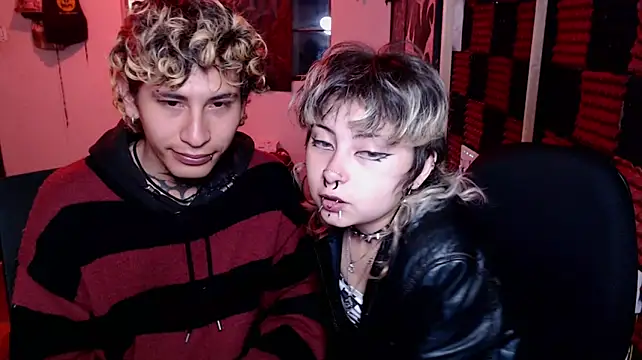 Cute_Chrixxx live cam on StripChat