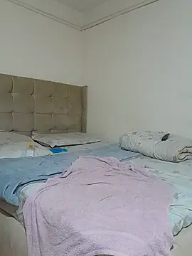 Almora20 live cam on StripChat
