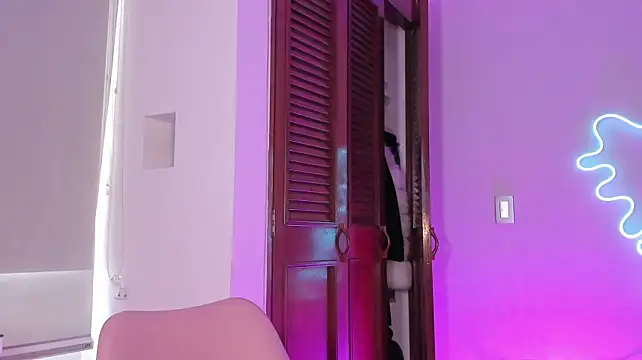Londonttipton live cam on StripChat