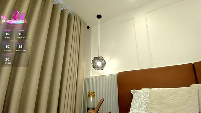CharlotteDupontt live cam on StripChat