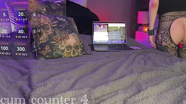 inked-vvitch live cam on StripChat