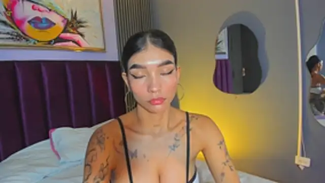LauraAristizabal live cam on StripChat