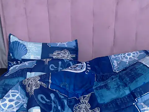VibesCandyX live cam on StripChat
