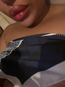 Sexlove1xo live cam on StripChat