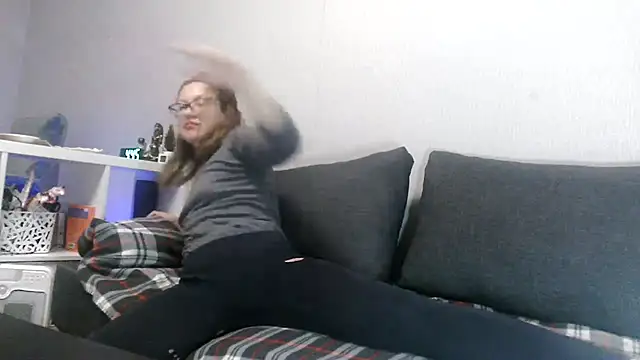 Alice_newhome live cam on StripChat