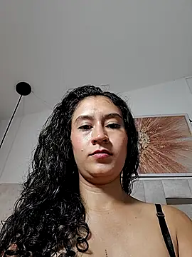 Nicolle_Milk live cam on StripChat